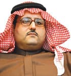 الأمير عبدالعزيز بن أحمد بن عبدالعزيز يتسلم وسام جائزة الشارقة للعمل التطوعي
