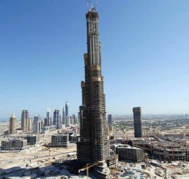 دبي تفتتح أعلى ناطحة سحاب في العالم العام المقبل