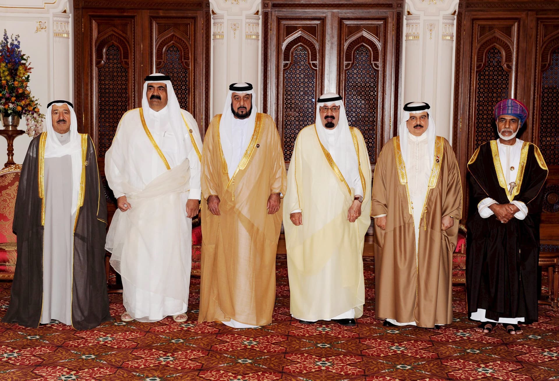 اعتماد اتفاقية الاتحاد النقدي والأطر التشريعية له والنظام الأساسي للمجلس النقدي