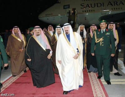 الملك يصل الرياض قادما من عمان بعد ترؤسه وفد المملكة إلى القمة الخليجية