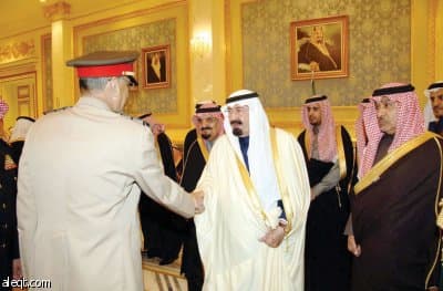 الملك يصل الرياض قادما من عمان بعد ترؤسه وفد المملكة إلى القمة الخليجية