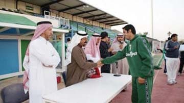 الفصلاء يكافئ لاعبي الشعلة  قبل لقاء القيصومة