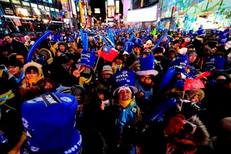 مليون شخص في ميدان التايمز خلال العد التنازلي لبدء عام 2009  في نيويورك (ا.ب)