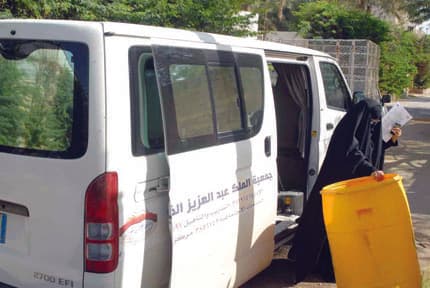 فتيات يتحركن للترميم ورفع النفايات من الأحياء الفقيرة في بريدة