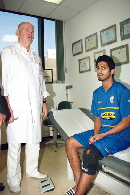 احتفالات 2009 تعطل علاج حارثي النصر .. و"اتحاد القدم" يستجوب ناديه