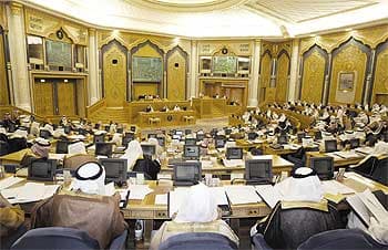 "الشورى" يوصي بالسماح للأطباء السعوديين بالعمل في المستشفيات الخاصة خارج وقت الدوام الرسمي