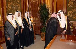 خادم الحرمين الشريفين يستقبل عدداً من السفراء