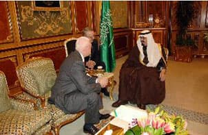خادم الحرمين الشريفين يستقبل عدداً من السفراء