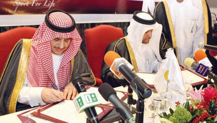 توقيع عقد تنظيم ألعاب "عربي 12" في الدوحة