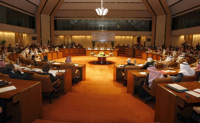 متحدثون: دول الخليج ستضطر لبناء علاقات إستراتيجية بديلة إذا لم تغير أمريكا سلوكها
