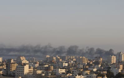 العدوان مستمر في غزة .. الشهداء 821.. الامم المتحدة تستأنف توزيع المساعدات