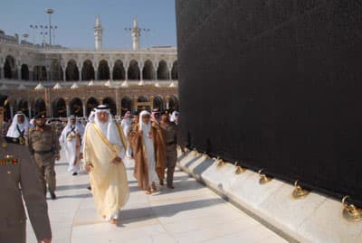 أمير مكة يتشرف اليوم بغسل الكعبة المشرفة