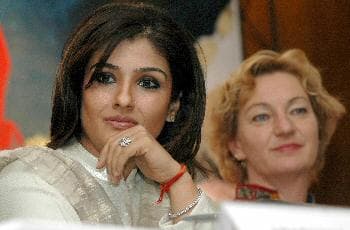 الممثلة الهندية رافينا تاندون خلال حفل لليونيسف في نيودلهي (د ب أ)