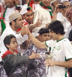 المرشدي يحصد أفضل لاعب في "خليجي 19" وشقة فاخرة