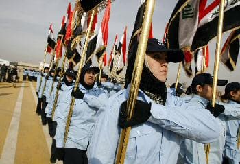 عراقيات يتخرجن من كلية الشرطة للعمل كظابطات في المحافظات.