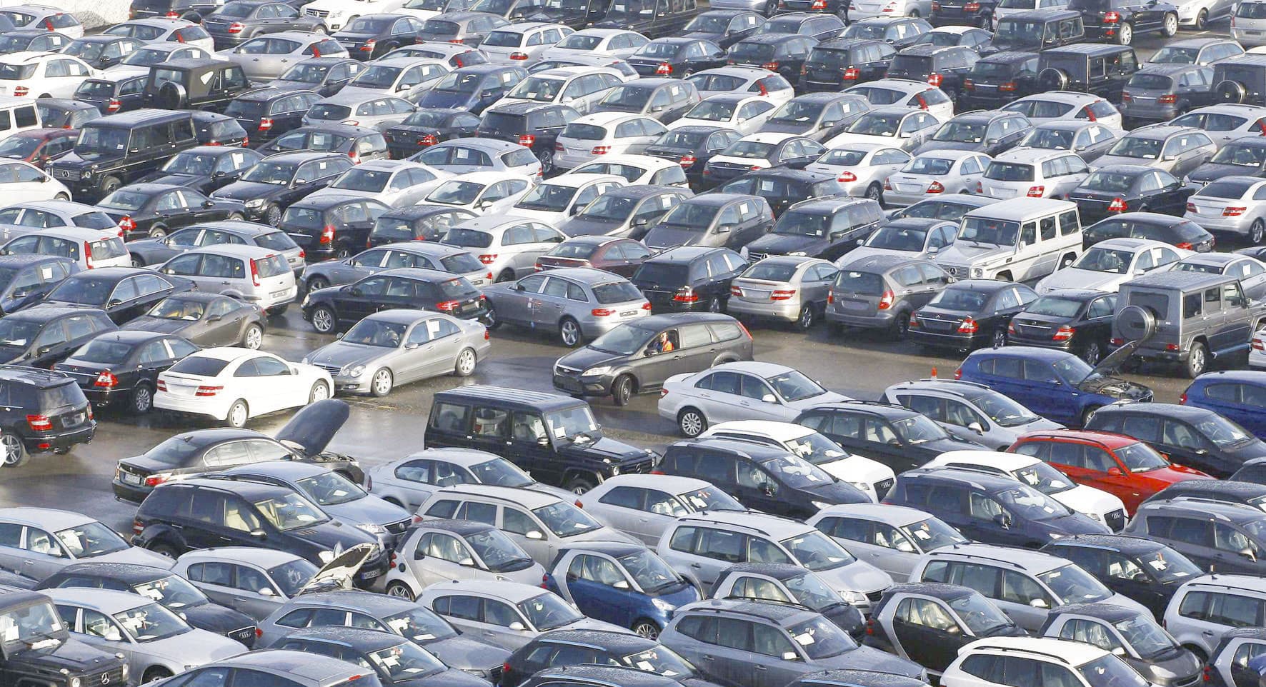 مبيعات السيارات الأمريكية في أدنى مستوياتها خلال 27 عاما