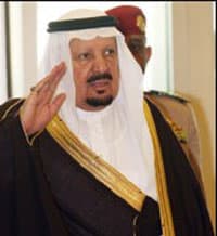نائب وزير الدفاع والطيران يرعى حفل تخريج طلبة معهد الأمير عبدالرحمن للدراسات العليا