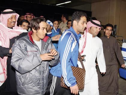 صدام هلالي نصراوي في مطار الرياض وحرب " الانترنت" تشتعل"