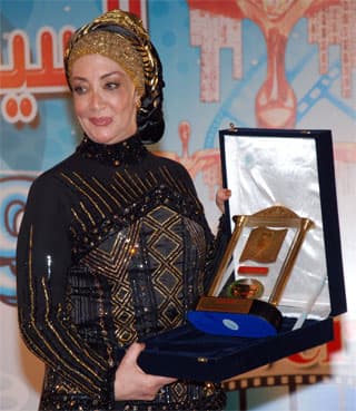 حازت الممثلة المصرية شهيرة بجائزة "إنجاز العمر" أثناء جوائز أوسكار السينما المصرية الـ30 في القاهرة.