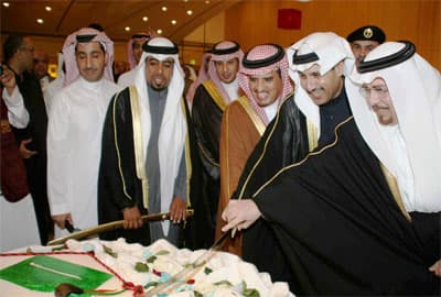 حضر الدكتور ناصر بن عبد العزيز الداود وكيل إمارة منطقة الرياض حفل سفارة الكويت بمناسبة اليوم الوطني لبلادها وكان في استقباله سفي