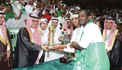 يد الأهلي تحلق بذهب "آسيا 11"