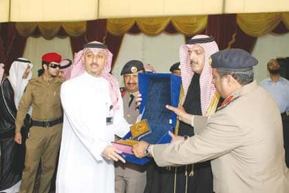 ابن عياف يكرم "زين" السعودية لمشاركتها في اليوم العالمي للدفاع المدني