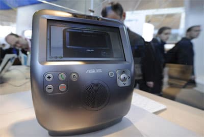 شركة "ASUS" العالمية تنتج الهاتف النقال "Skype videophone" في معرض "CeBIT"  المعرض التقني الأكبر في العالم والمقام في هانوفر الأ