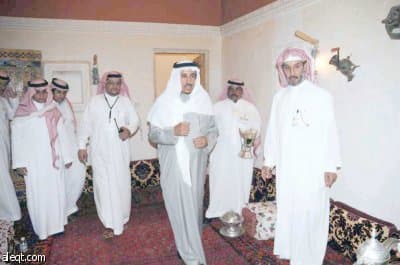 بيت حائل القديم يجذب السواح الأجانب .. و"العرضة" كرنفال يومي