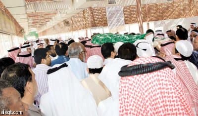 أعيان جدة ورجال الأعمال يوارون وهيب بن زقر في الثرى