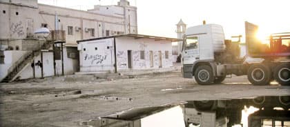 محطات الطرق .. أوضاع مرتدية .. و"الهوامير" يتلاعبون بالسعر و "السعودة"