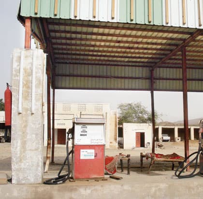 محطات الطرق .. أوضاع مرتدية .. و"الهوامير" يتلاعبون بالسعر و "السعودة"