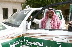 سعوديان يجوبان المملكة لمناهضة العنصرية والعصبية