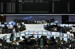 الأسهم الأوروبية تتخلى عن مكاسبها السابقة