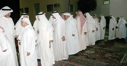 أعيان جدة يقدمون التعازي في الشيخ عبد الكريم بكر