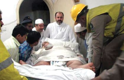 المدينة: مسن وزنه 280 كيلو احتاج إلى 12 من عتاولة الدفاع المدني لنقله إلى المستشفى
