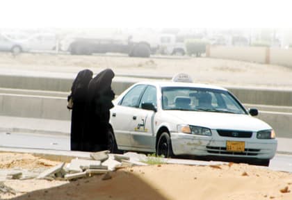 سيارات الليموزين "سلة مخالفات".. الفوضى تكسب!!