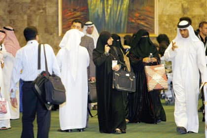 توصيات بتوظيف المعوقات.. ومقترح لمساعدة المعوقين لمواصلة دراستهم الجامعية