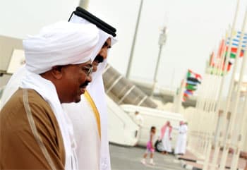 الرئيس السوداني يصل إلى الدوحة للمشاركة في القمة العربية
