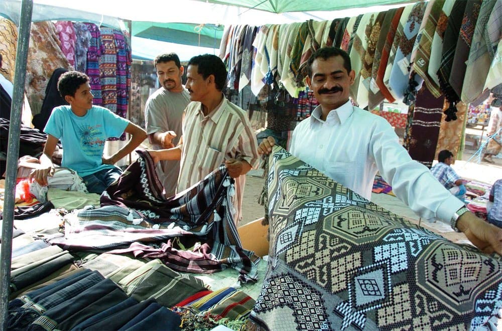 معروضات في سوق الخوبه في جازان.