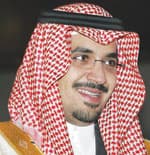 سلطان يسلم المكتب التنفيذي للجنة الأولمبية السعودية لنواف و4 أعضاء