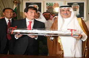 وزير المالية  يوقع 3 عقود مشروعات السكك الحديدية بأكثر من  12 مليار ريال
