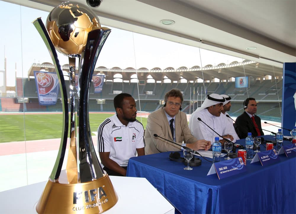 مؤتمر صحفي على استاد مدينة زايد الرياضية في أبو ظبي للكشف عن الشعار الرسمي لكأس العالم للأندية لكرة القدم.