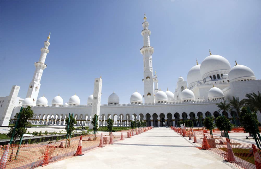 مسجد الشيخ زايد بن سلطان آل نهيان في أبو ظبي.