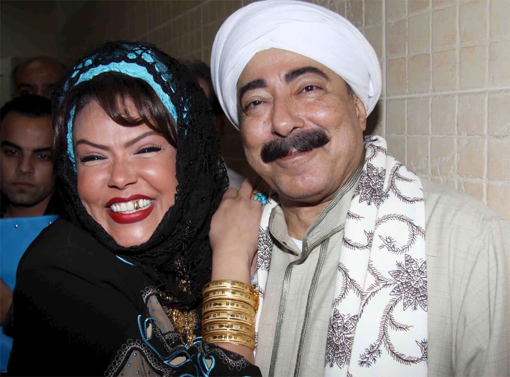 الممثلان المصريان صلاح السعدني و لوسي خلال احتفالية إطلاق المسلسل الجديد "الباطنية"  في القاهرة.