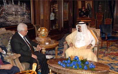 خادم الحرمين يستقبل الرئيس الفلسطيني وقائد الجيش الباكستاني