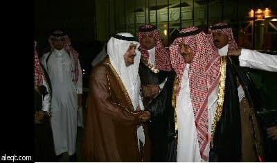 النائب الثاني يصل إلى المدينة المنورة قادما من الرياض