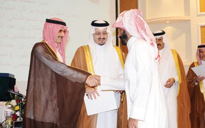 100 أسرة تتسلم شهادات التخصيص في قيرة عسير