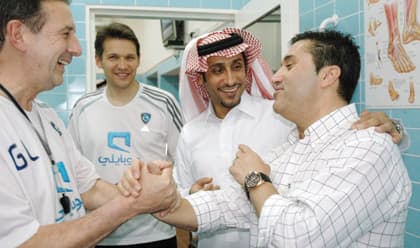 مدرب الهلال يعيد التائب وعزيز