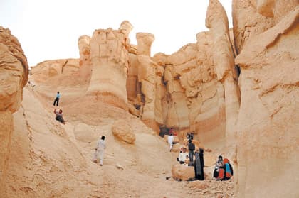 "جبل قارة".. سلاح الأحساء في صراع عجائب الدنيا السبع