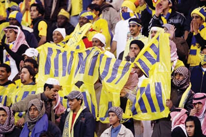جماهير النصر تصمت دقيقة لأم ماجد.. والمنجد يحذر: لا تتشبهوا بالكفار